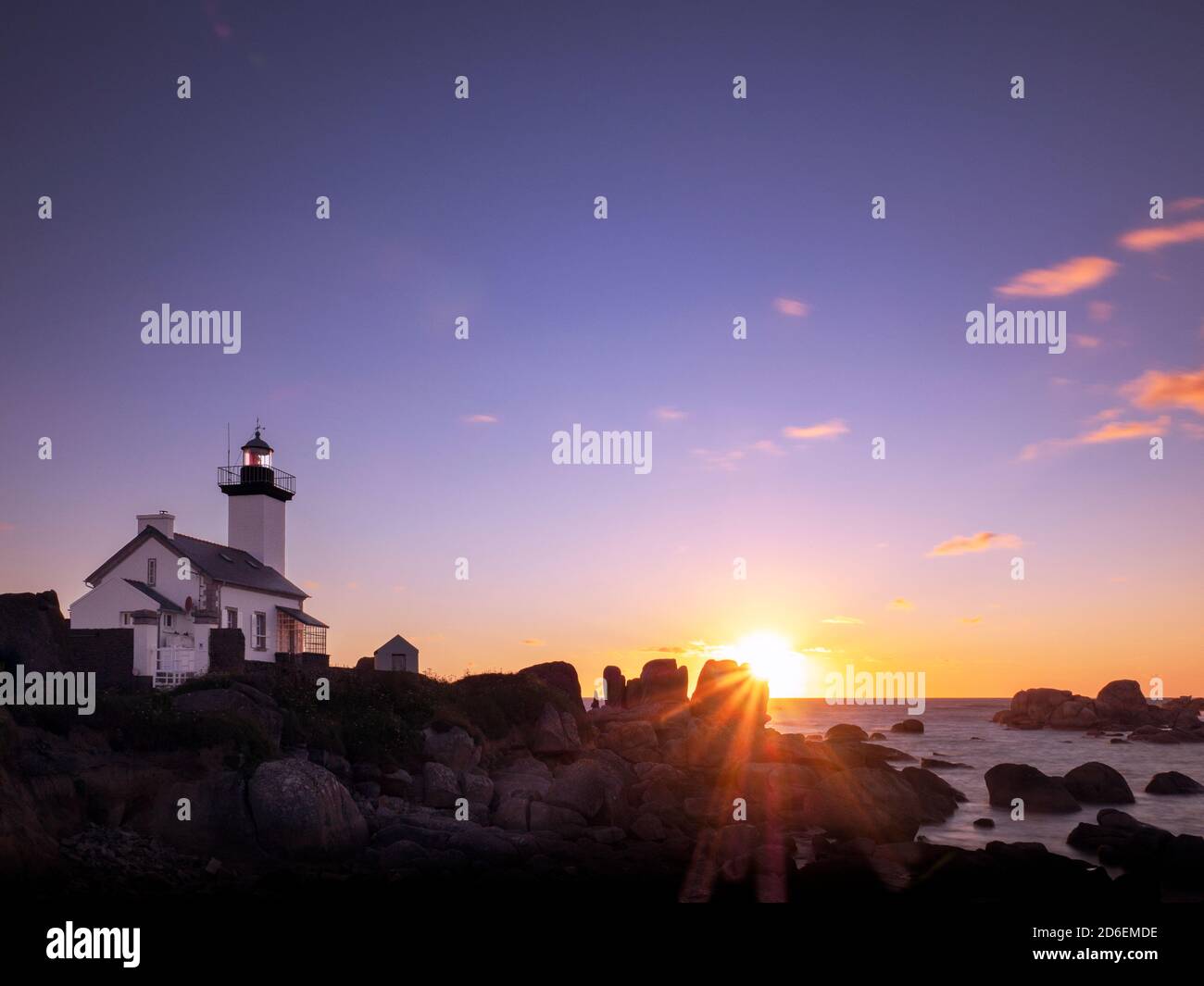 Phare de Pontusval en Bretagne au coucher du soleil Banque D'Images