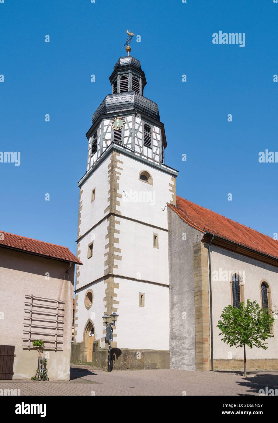 Allemagne, Bade-Wurtemberg, Kraichtal-Gochsheim, Saint-Martinskirche, église Saint-Martin, clocher à colombages, capot d'oignon en ardoise et lanterne Banque D'Images