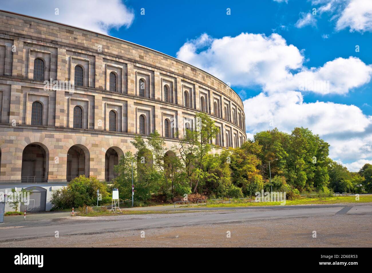 Reich Kongresshalle ou salle de congrès et centre de documentation sur les anciens lieux de rassemblement du parti nazi à Nuremberg, région de Bavière en Allemagne Banque D'Images