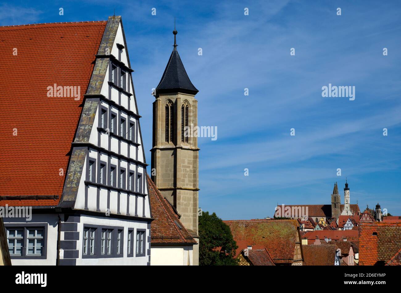 Vue depuis le mur de la ville jusqu'au dortoir des étudiants, Heilig-Geist-Kirche, hôtel de ville et église Saint-Jakob, Rothenburg ob der Tauber, Franconie, Bavière, Allemagne Banque D'Images