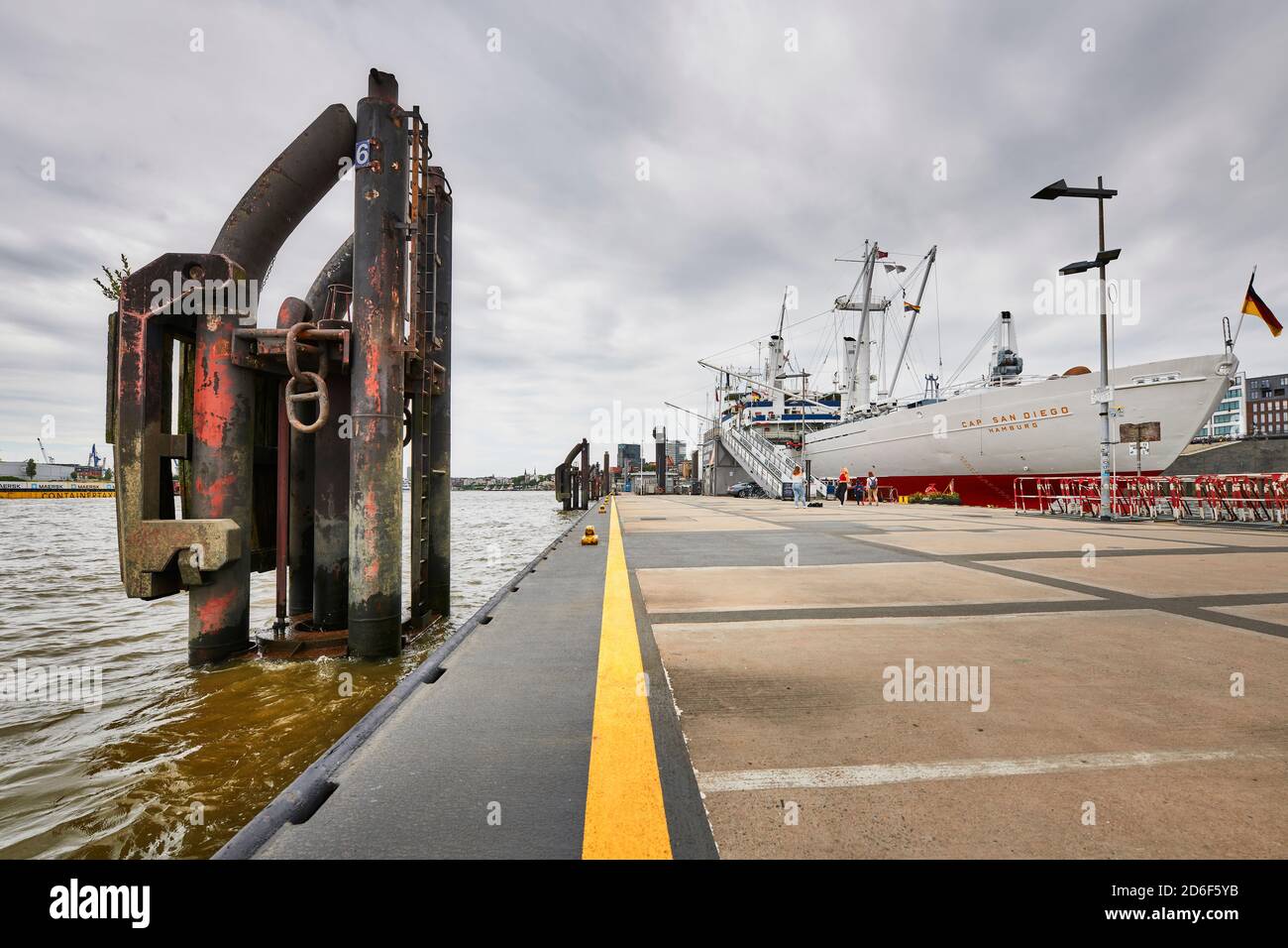 Allemagne, Allemagne du Nord, ville portuaire, Hambourg, port maritime, Elbe, port de Hambourg, Überseebrücke, amarrage à l'embarcadère, navire musée Cap San Diego, ancien cargo général en Amérique du Sud Banque D'Images