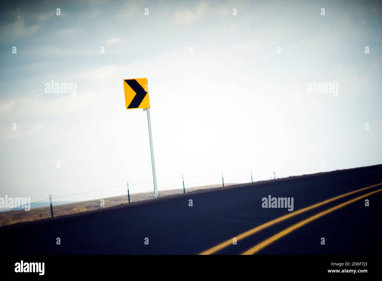 Panneau directionnel le long de l'assistance routière Banque D'Images