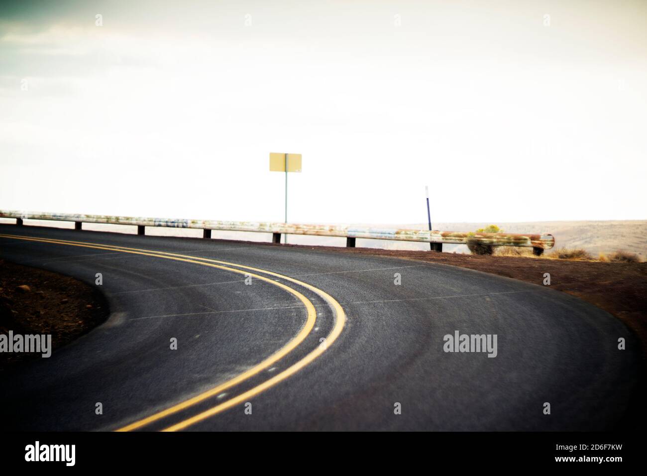 Route à deux voies en courbe Banque D'Images