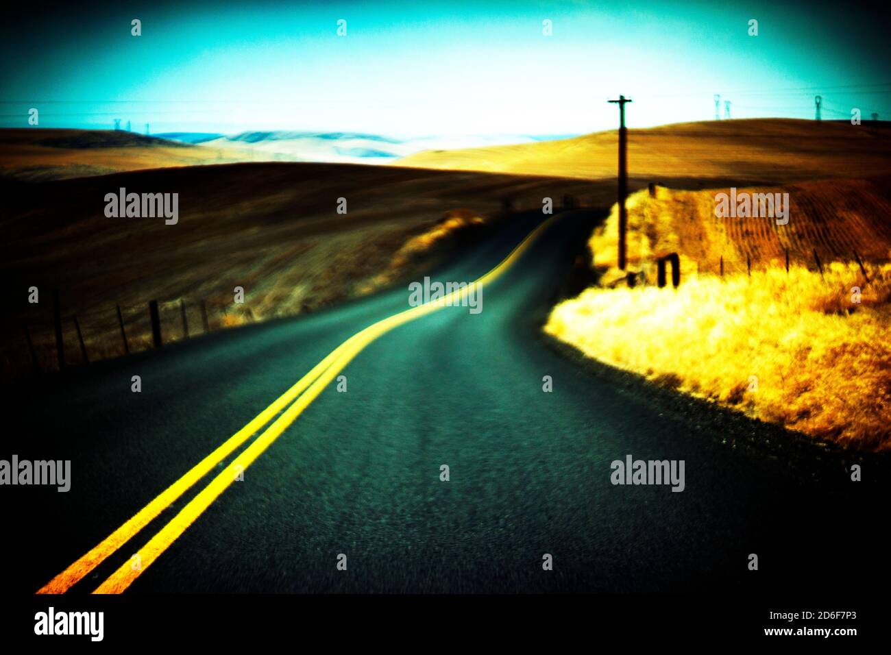 Route rurale à deux voies, effet Painterly Banque D'Images