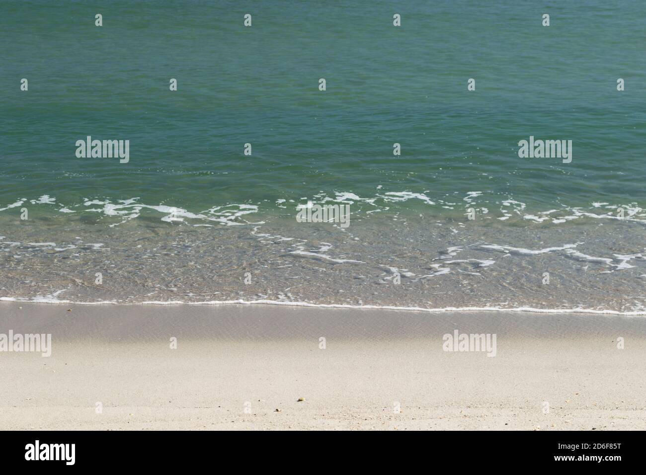 Les différentes nuances des eaux océaniques dépendent de la nature de la mer. Lavallette, New Jersey, États-Unis Banque D'Images