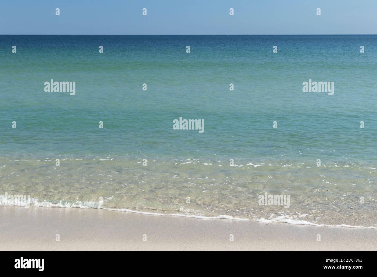 Les différentes nuances des eaux océaniques dépendent de la nature de la mer. Lavallette, New Jersey, États-Unis Banque D'Images