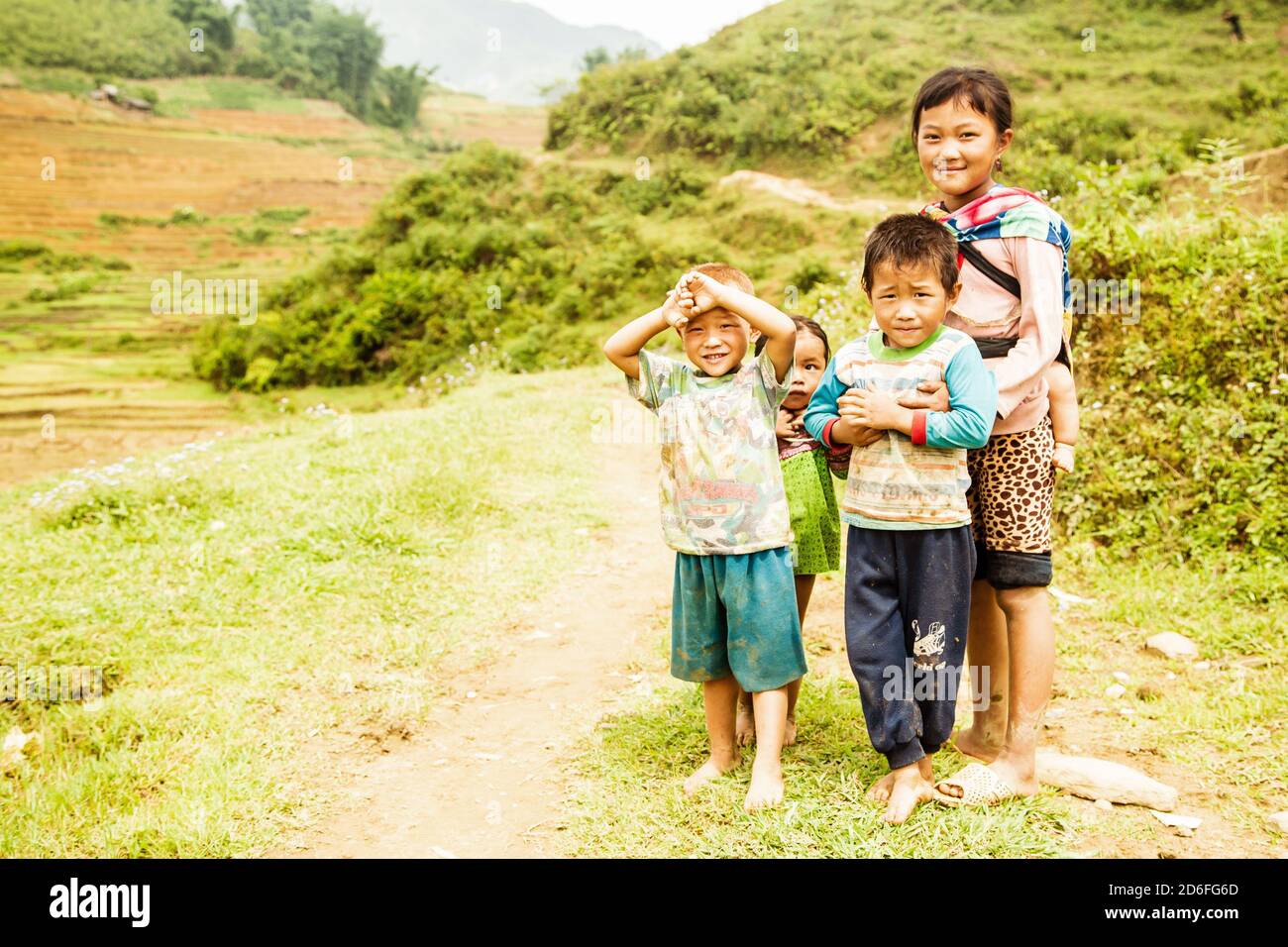 Rizières, enfants au Vietnam Banque D'Images