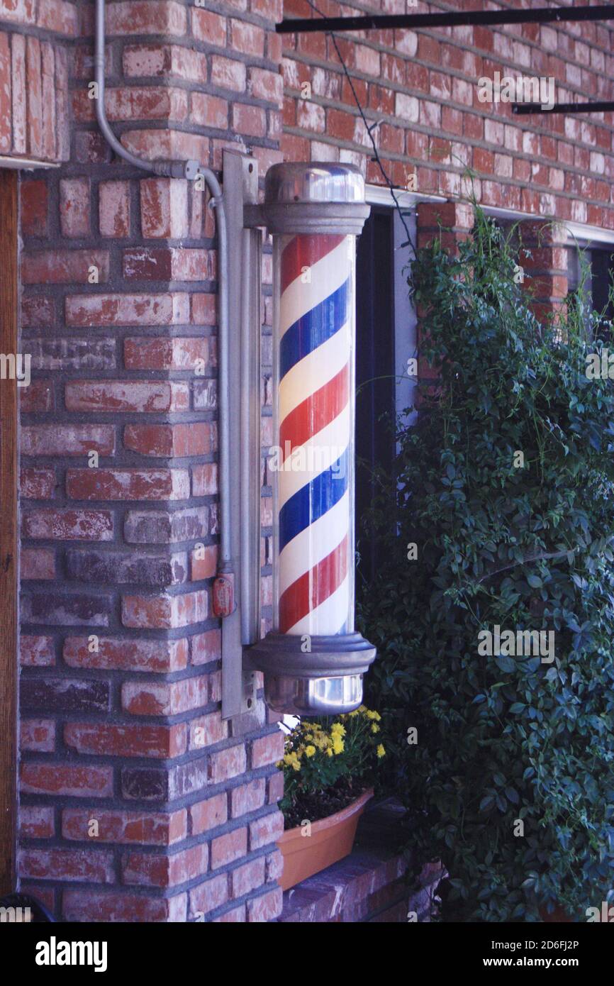Barre de barbier rouge et bleu traditionnel Banque D'Images