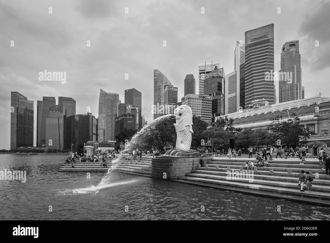 Singapour - 3 décembre 2019 : fontaine de la statue de Merlion dans la ville de Merlion Park à Singapour. Merlion Fountain est l'une des attractions touristiques les plus célèbres de Banque D'Images