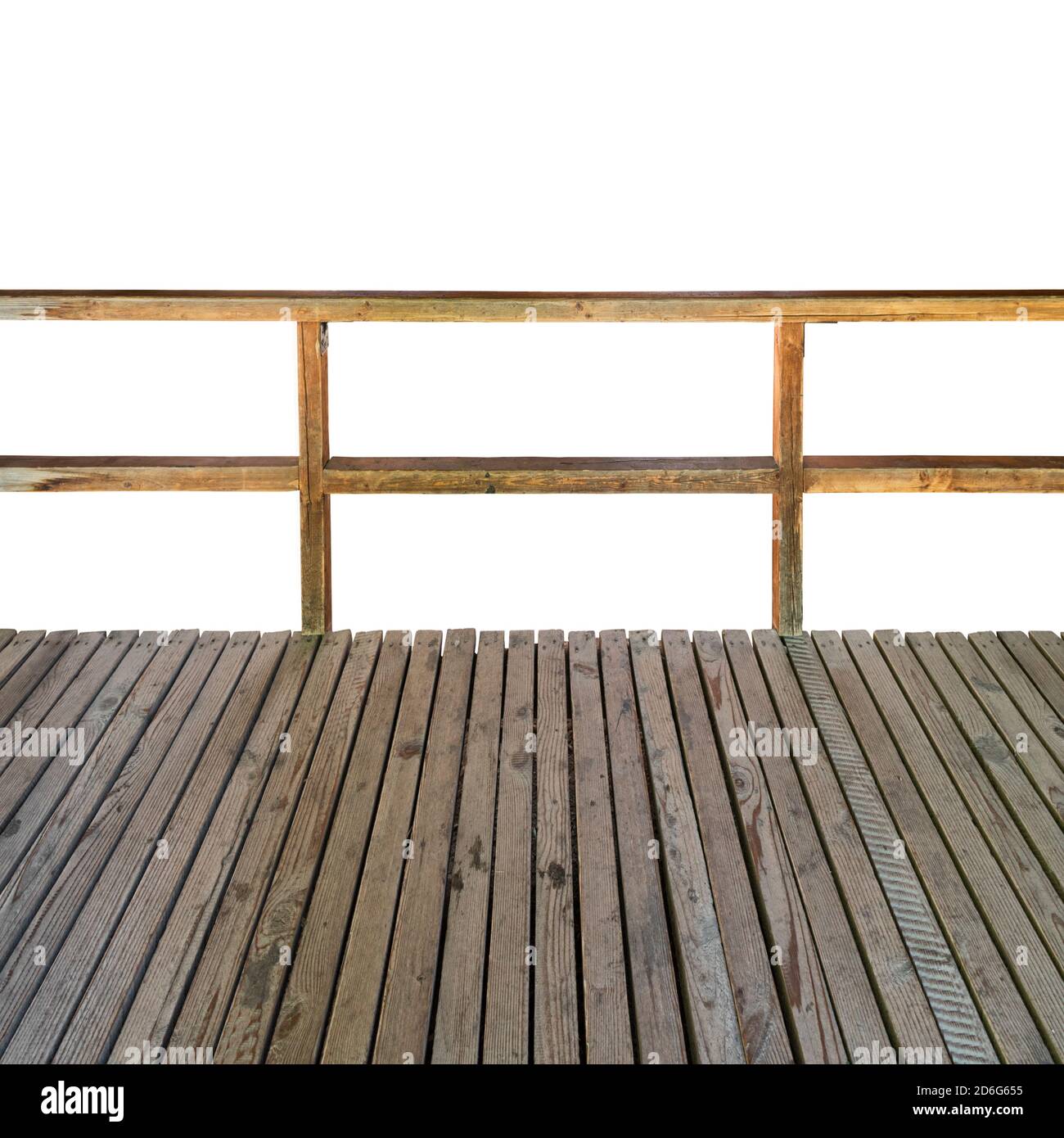 Plate-forme en bois avec rambarde en bois isolée sur fond blanc Banque D'Images