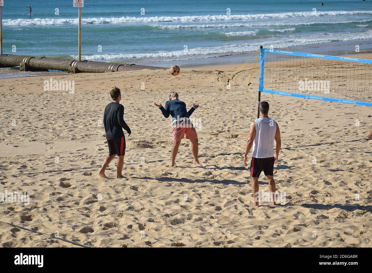 AUCKLAND, NOUVELLE-ZÉLANDE - 12 mai 2019: Sydney / Australie - 12 2019 mai: Hommes jouant au volley-ball à Manly Beach Banque D'Images