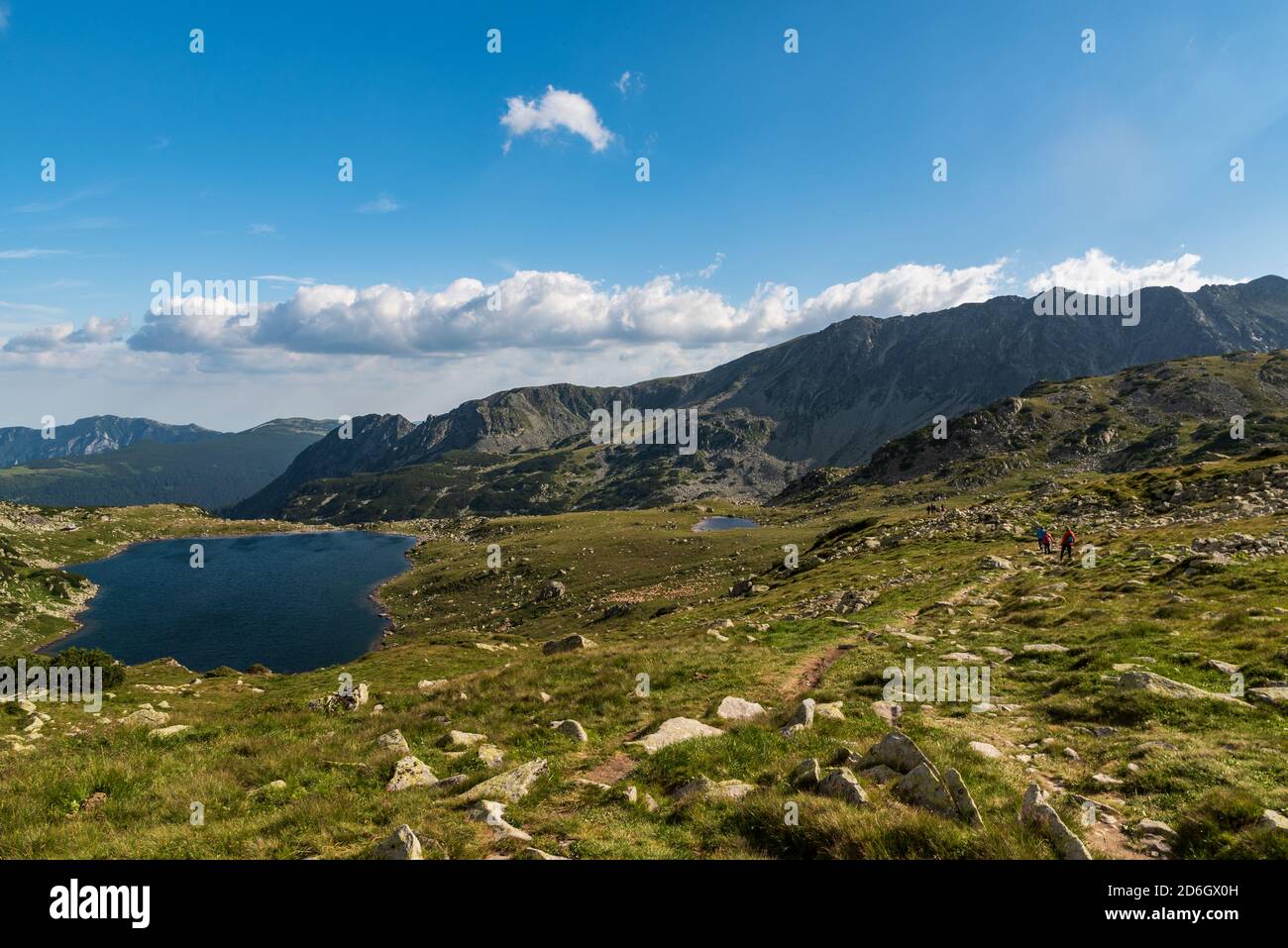 Magnifique paysage de Bucura et plus petit lac Ana avec des pics Dans les montagnes de Retezat en Roumanie Banque D'Images