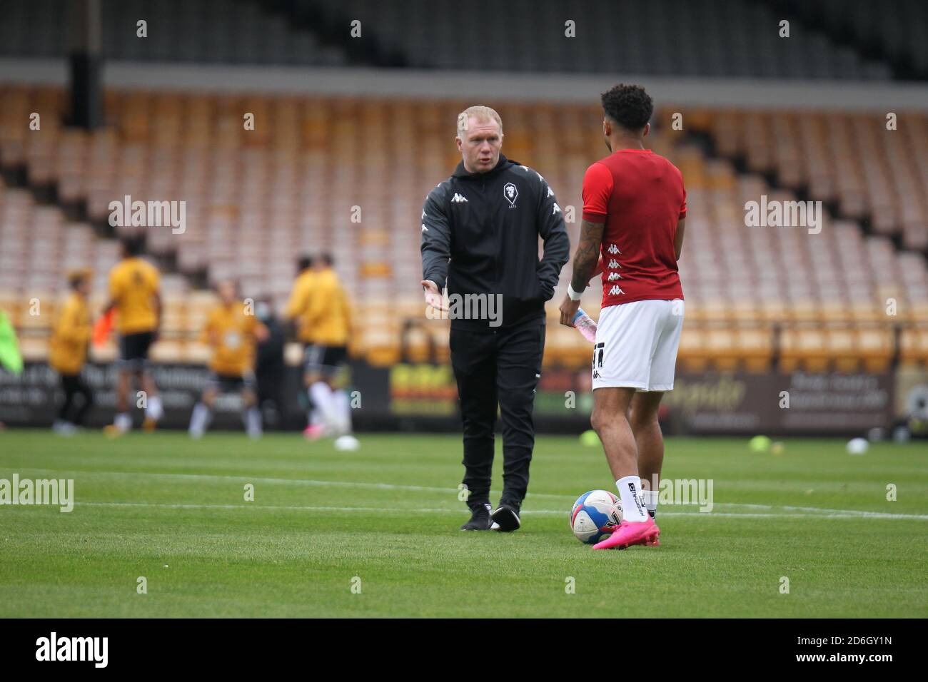 Burslem, Stoke-on-Trent, Royaume-Uni. 17 octobre 2020. Paul Scholes, directeur intérimaire de Salford, discute des tactiques avant le match Sky Bet League 2 entre Port Vale et Salford City à Vale Park, Burslem, le samedi 17 octobre 2020. (Crédit : Simon Newbury | ACTUALITÉS MI) crédit : ACTUALITÉS MI et sport /Actualités Alay Live Banque D'Images