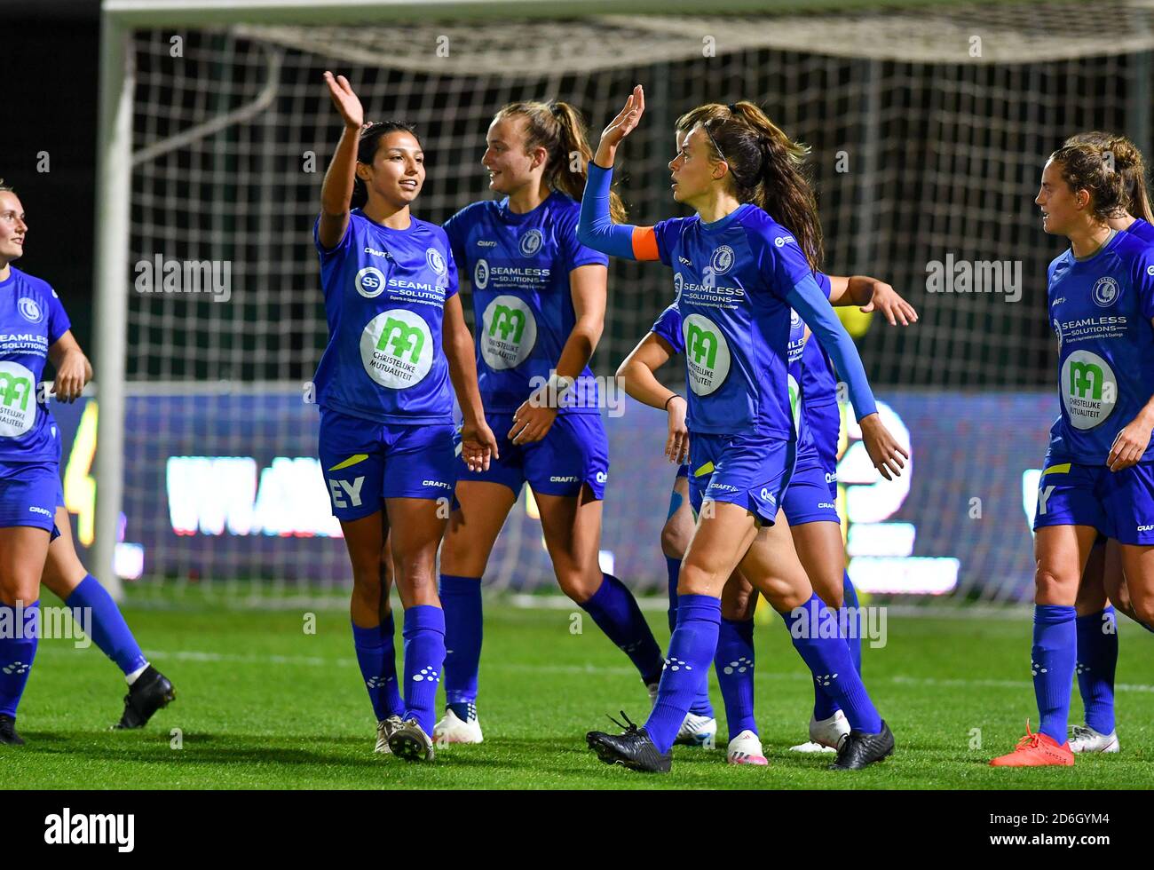 Les joueurs de Gand avec Silke Vanwynsberghe (21 Gand) célèbrent après avoir marquant un but lors d'un match de football féminin entre AA Gent Dames et Sporting Charleroi Feminin le cinquième jour de match de la saison 2020 - 2021 de la Super League belge Scooore Womens , vendredi 16 octobre 2020 à Oostakker , Belgique . PHOTO SPORTPIX.BE | SPP | DAVID CATRY David Catry | Sportpix.be | SPP Banque D'Images