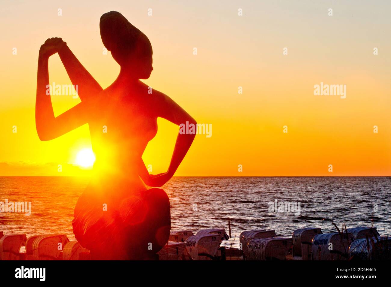 Allemagne, Schleswig-Holstein, Timmendorfer Strand. Sonnenaufgang am Strand Banque D'Images