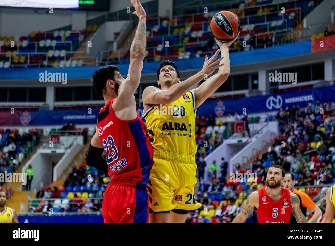 Simone Fontecchio, #20 d'Alba Berlin en action contre CSKA Moscou lors de la Turkish Airlines EuroLeague Round 4 de la saison 2020-2021 à la Megasport Arena.final Score; CSKA Moscou 88:93 Alba Berlin. Banque D'Images