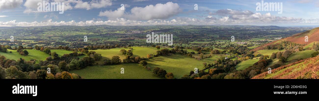 Vue panoramique sur la vallée de Clwyd depuis la chaîne de Clwydian, au nord du pays de Galles Banque D'Images