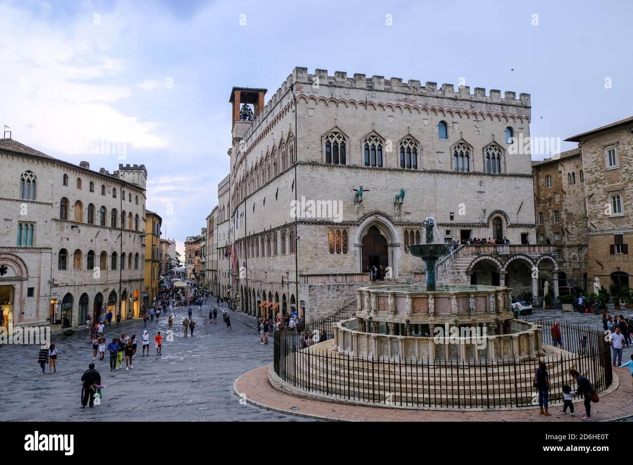 Pérouse - août 2019 : Piazza IV novembre, place du centre-ville Banque D'Images