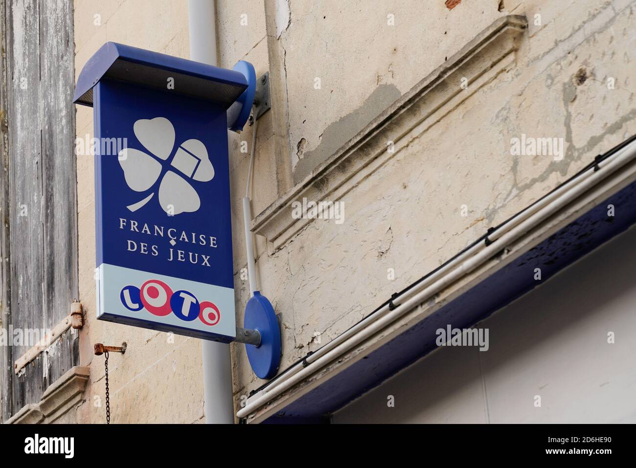 Bordeaux , Aquitaine / France - 10 10 2020 : logo FDJ et texte du signe de la France boutique française de l'opérateur de loterie Banque D'Images