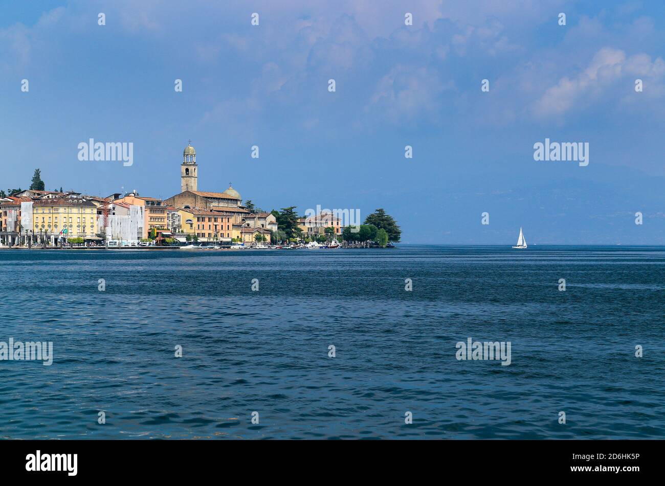 Salo - ville sur le lac de Garde, Italie. Banque D'Images