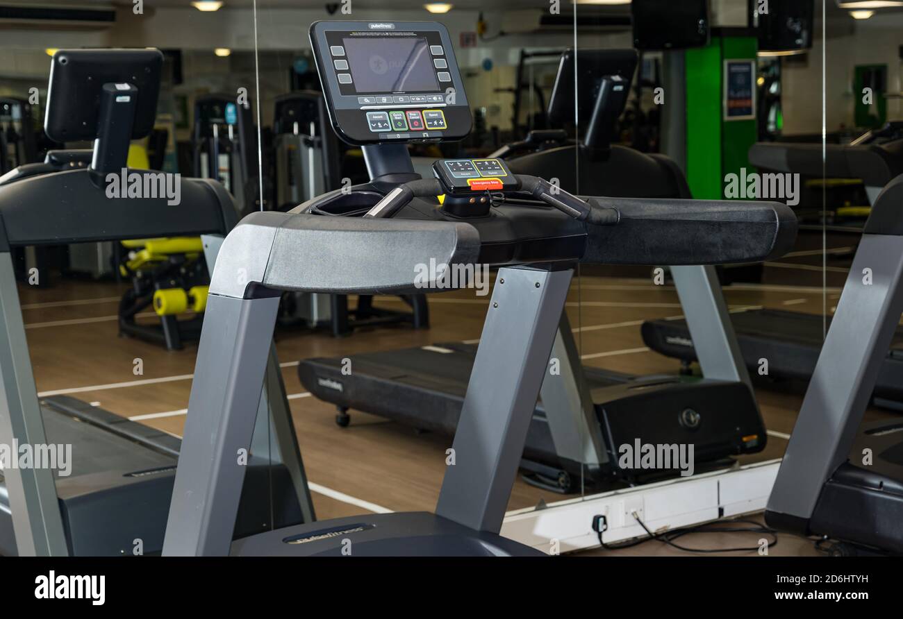 Appareil de course dans les appareils d'exercice de salle de gym, centre sportif de North Berwick, East Lothian, Écosse, Royaume-Uni Banque D'Images
