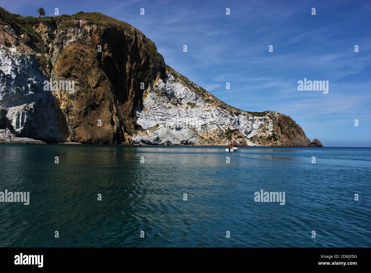 C'est l'heure où l'homme devient une mer et une femme est une falaise. Île Ponza ( Italie ) Banque D'Images