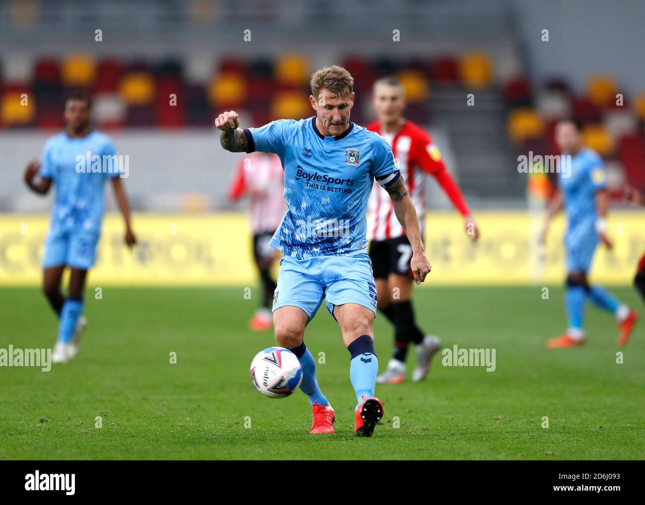 Brentford Community Stadium, Londres, Royaume-Uni. 17 octobre 2020. Championnat de football de la Ligue anglaise de football, Brentford FC versus Coventry City ; Kyle McFadzean de Coventry City Credit: Action plus Sports/Alay Live News Banque D'Images