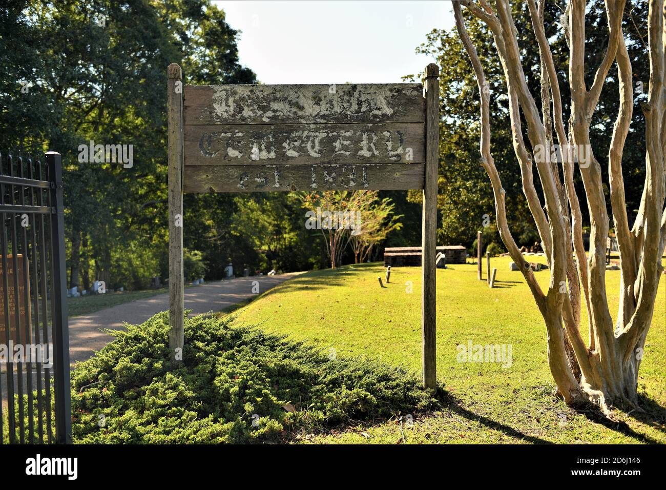 Ancienne affiche en bois du cimetière de Brandon. Brandon, Mississippi. Banque D'Images