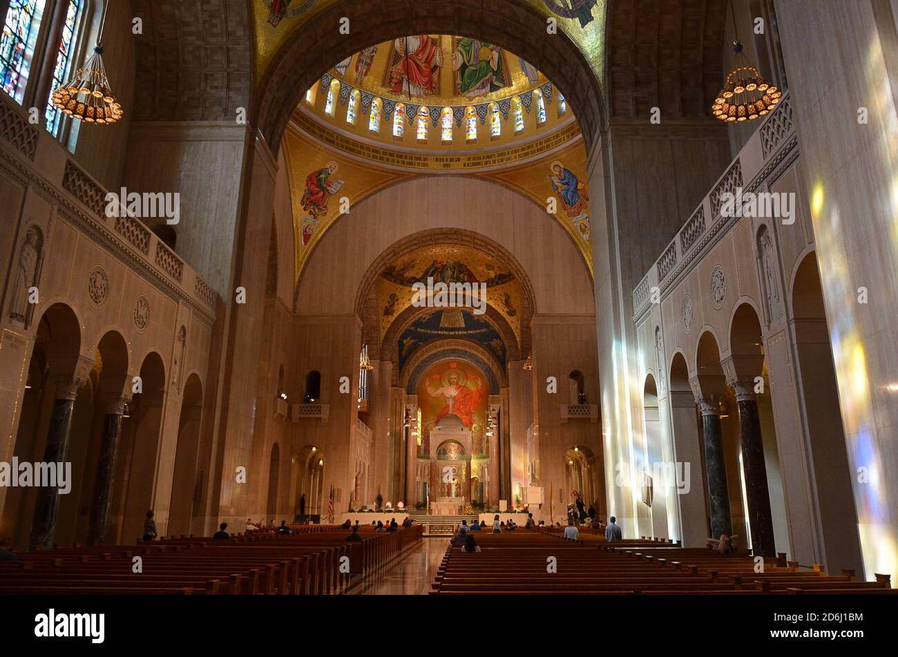 Washington DC Basilique du Sanctuaire national de l'Immaculée Conception intérieur mosaïque nef central Banque D'Images