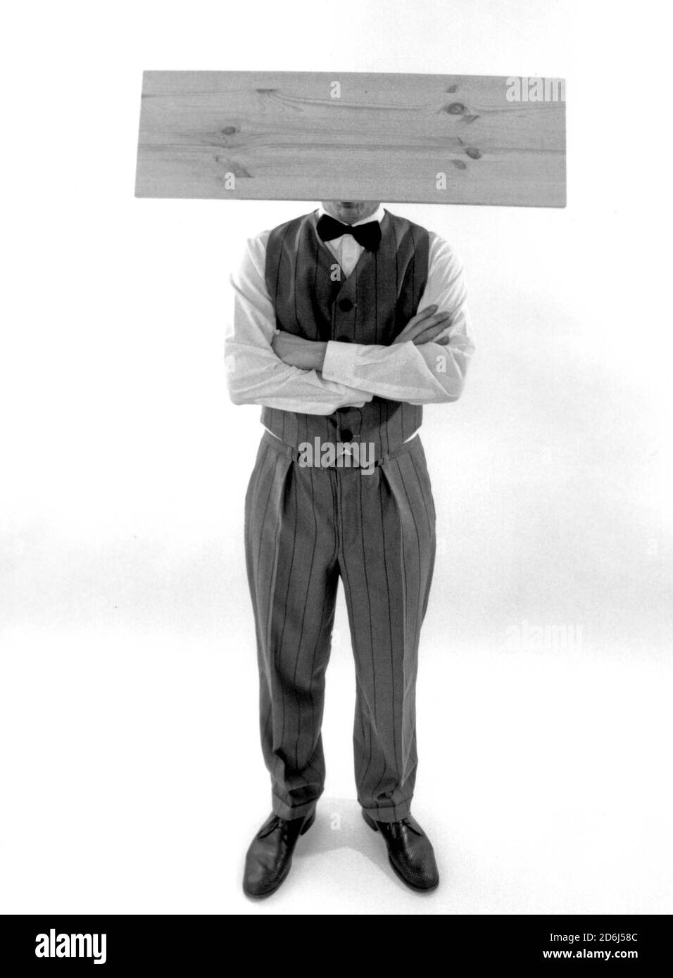 Homme à bord en face de sa tête, Berlin, Allemagne Banque D'Images