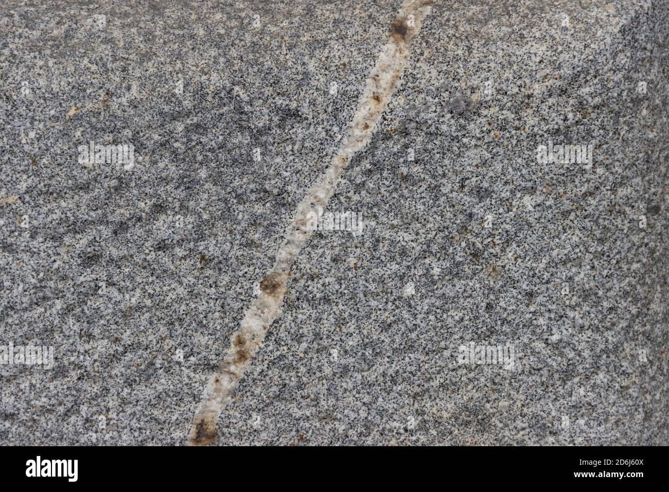 La texture d'une dalle de pierre naturelle en granit poli. Banque D'Images