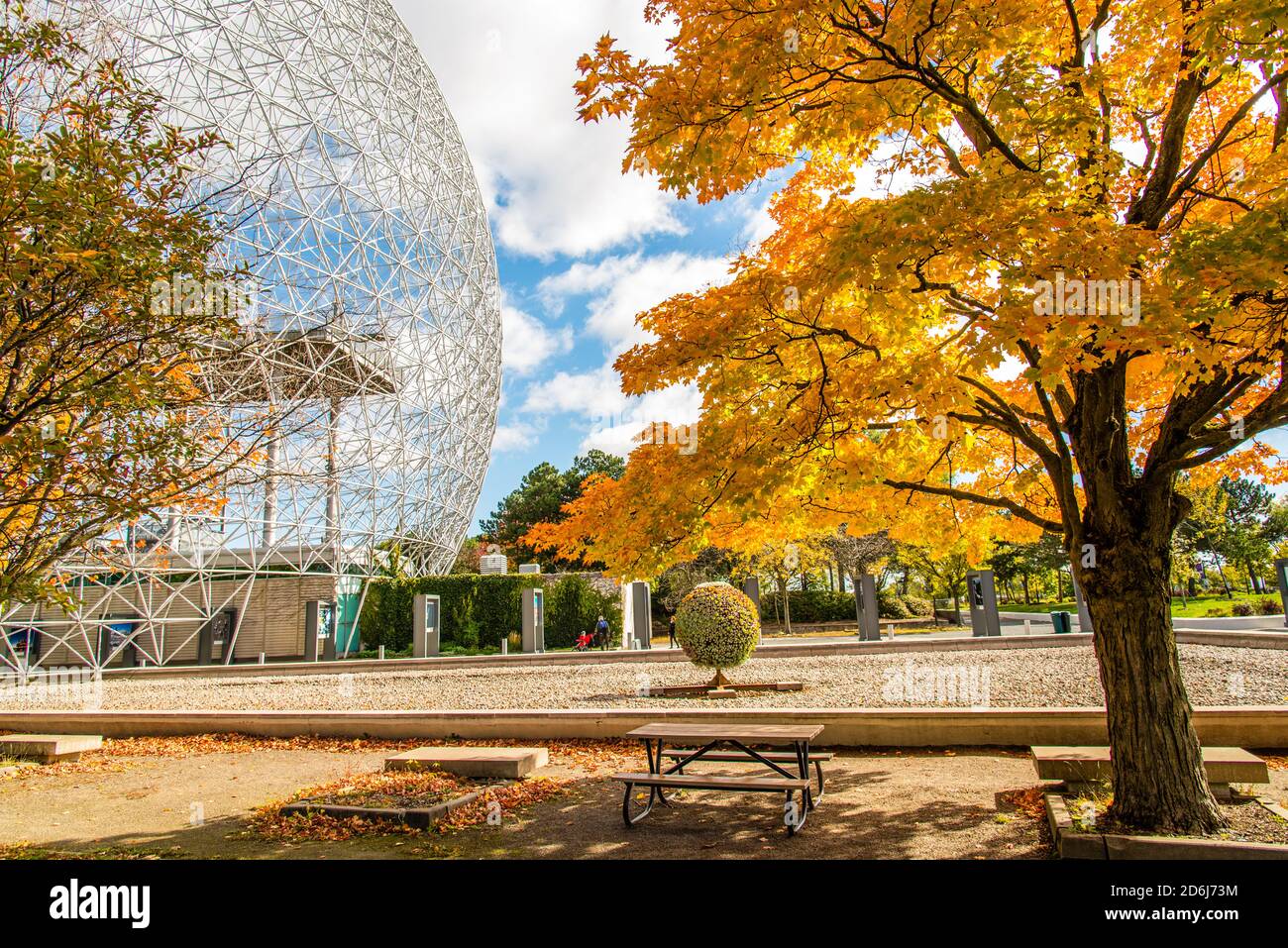 Montréal, Canada - octobre 10 2020 : vue d'automne dans le parc Jean-drapeau près de la biosphère Banque D'Images