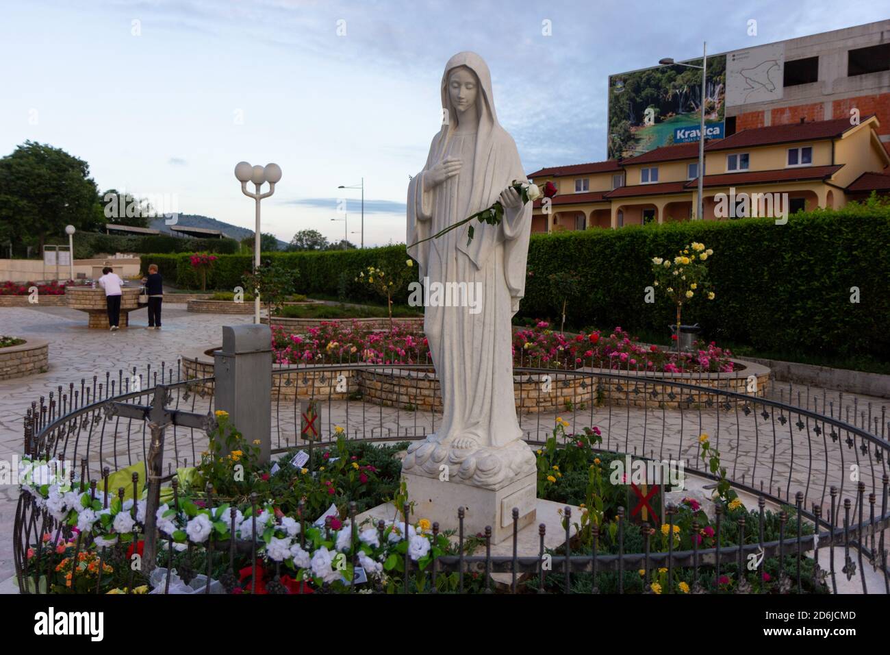 Medjugorje, BiH. 2016/6/5. La statue de la Reine de la paix à proximité de l'église Saint-Jacques. Banque D'Images