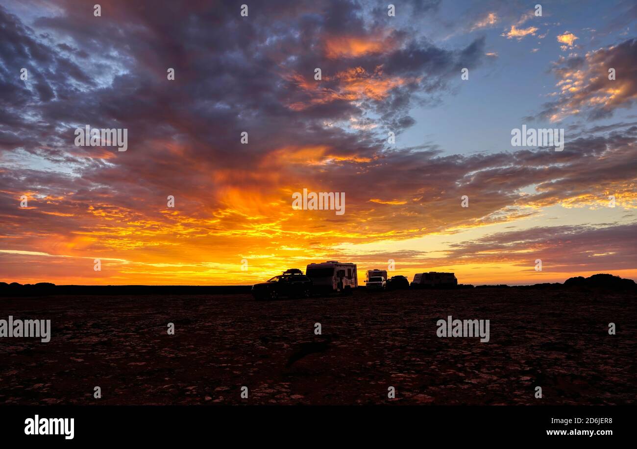 Magnifique lever de soleil sur la plaine de Nullarbor en Australie méridionale Banque D'Images