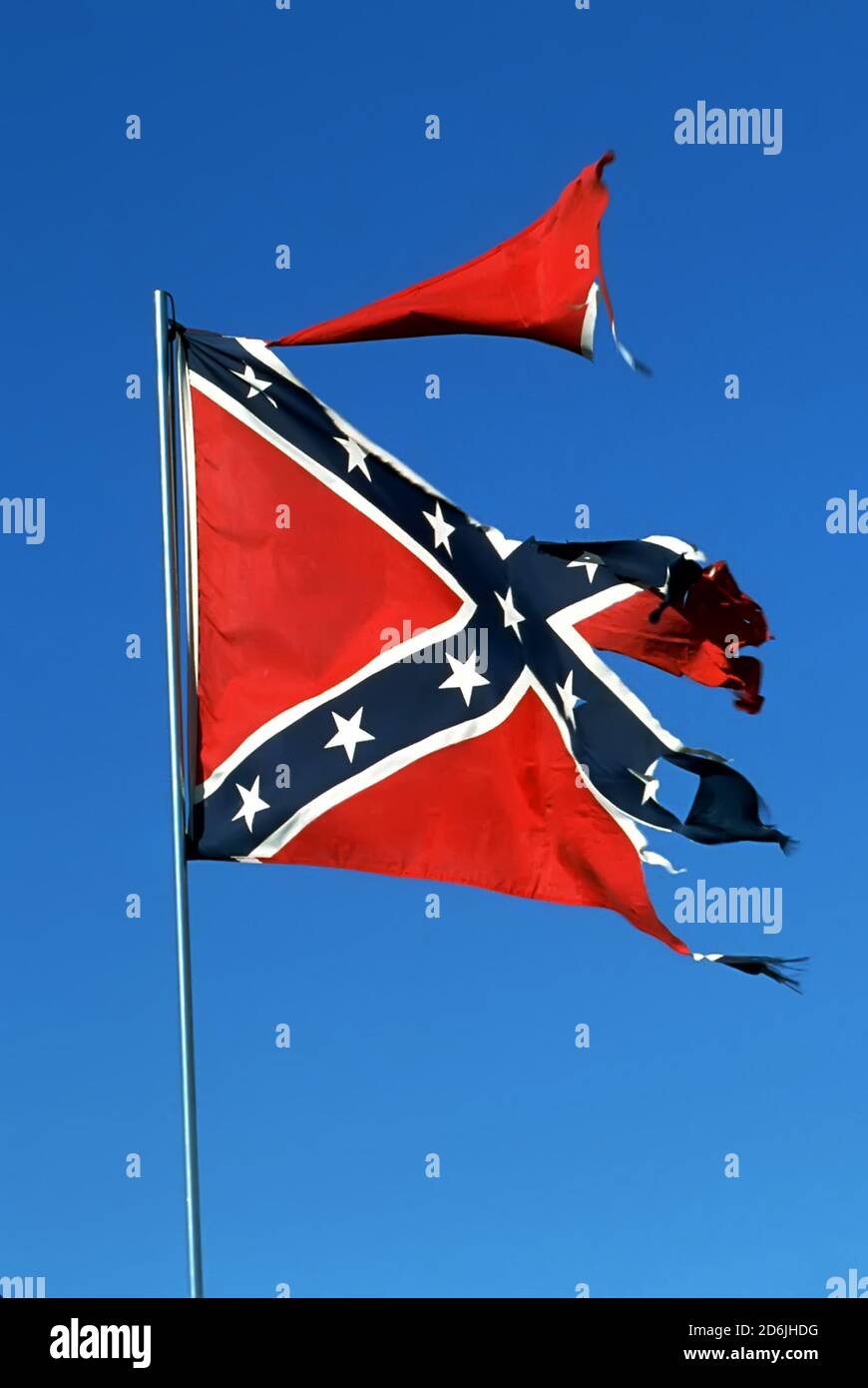Drapeau confédéré du Sud en lambeaux et déchirés Banque D'Images