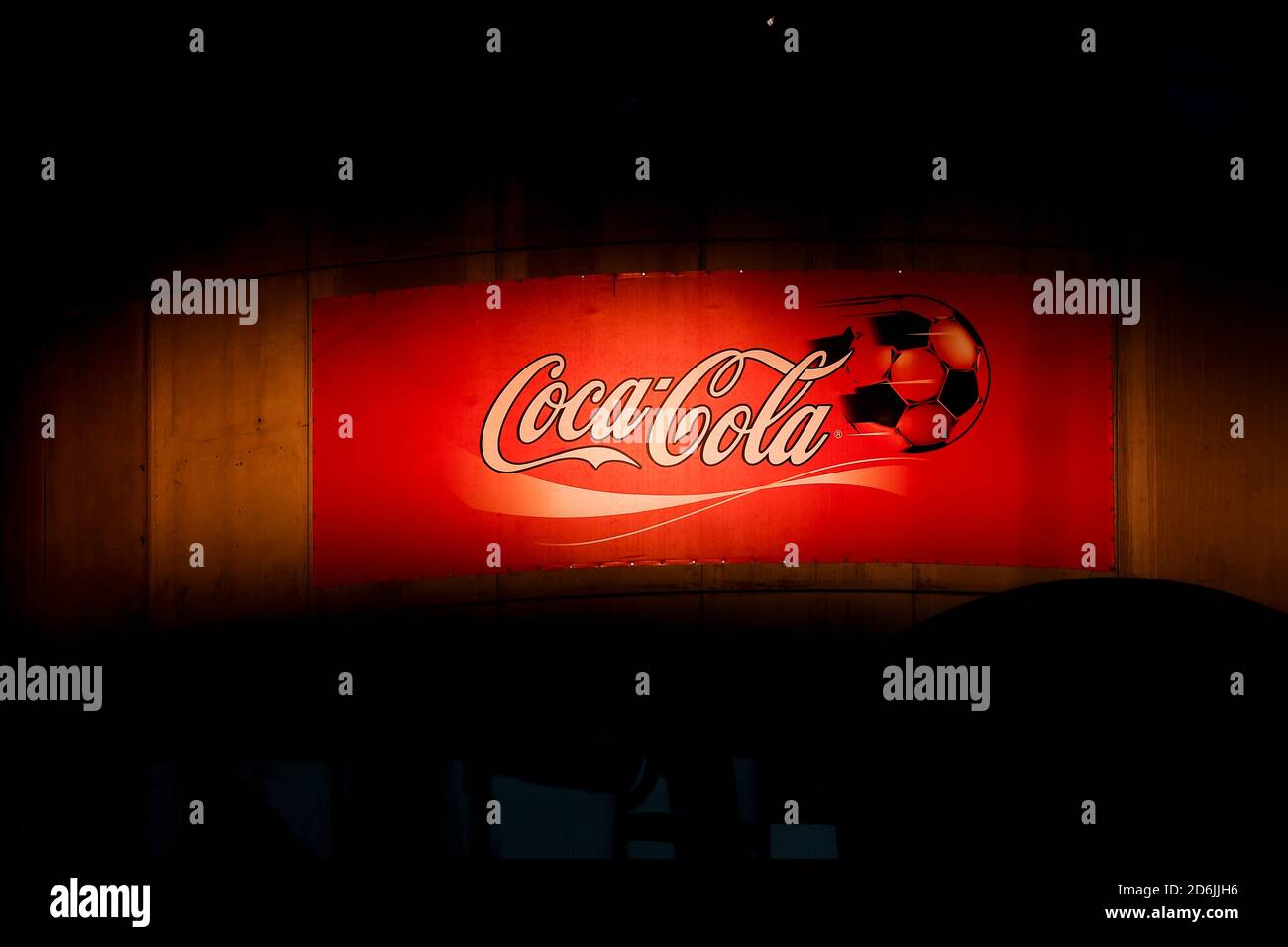 Milan, Italie - 17 octobre, 2020: Un panneau d'affichage Coca-Cola est vu pendant la série UN match de football entre le FC Internazionale et l'AC Milan. AC Milan a remporté 2-1 victoires sur FC Internazionale. Credit: Nicolò Campo/Alay Live News Banque D'Images