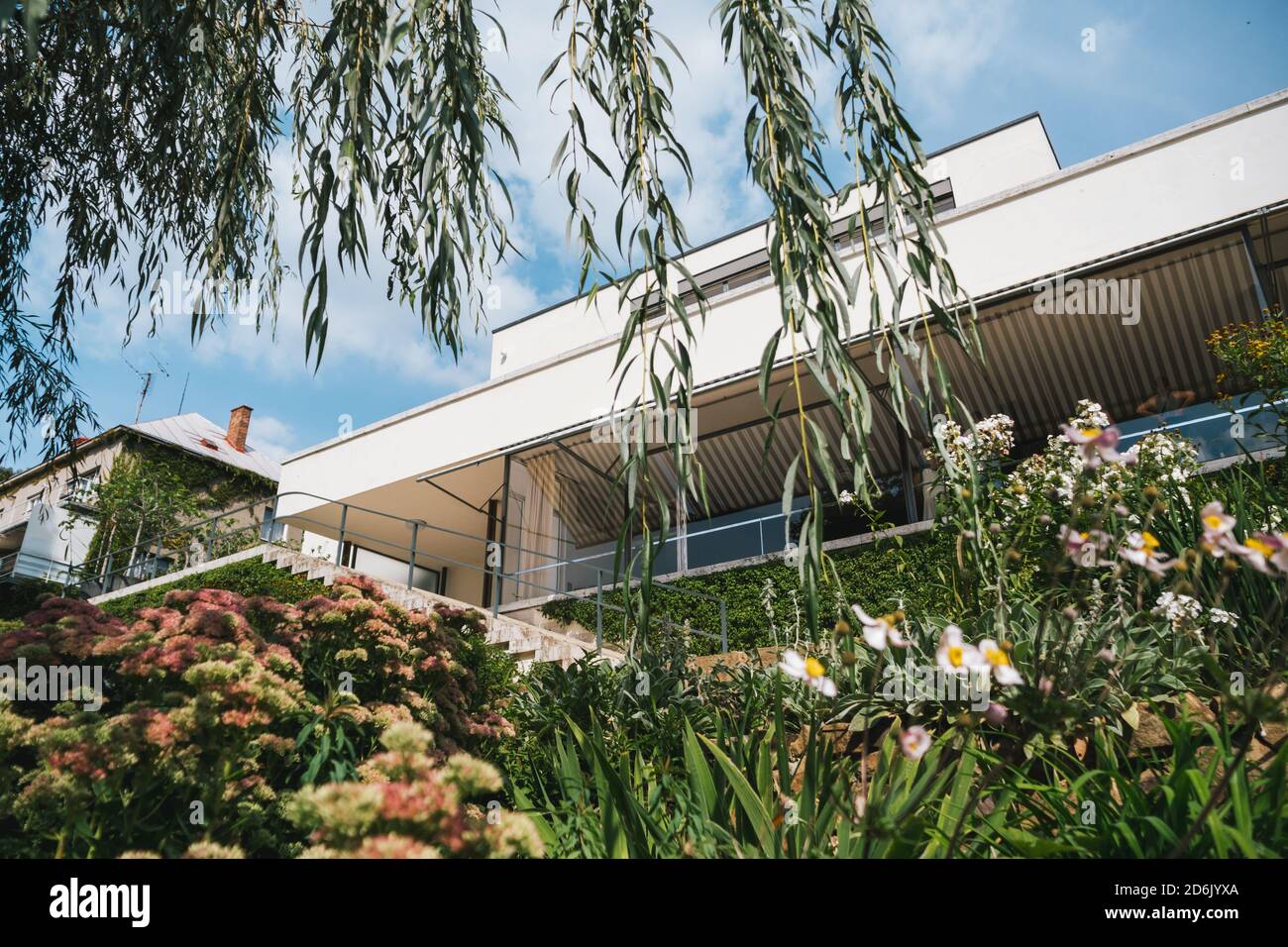Brno, République tchèque - septembre 13 2020: Villa Tugendhat Maison moderniste conçue par Mies van der Rohe dans le style Bauhaus international Banque D'Images