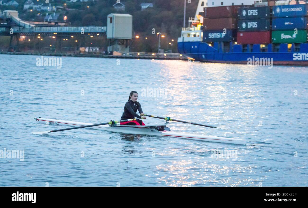 BlackRock, Cork, Irlande. 18 octobre 2020. Les rameurs du Blackrock Boat Club prennent l'eau le dimanche matin à Blackrock, Cork, Irlande. - crédit; David Creedon / Alamy Live News Banque D'Images