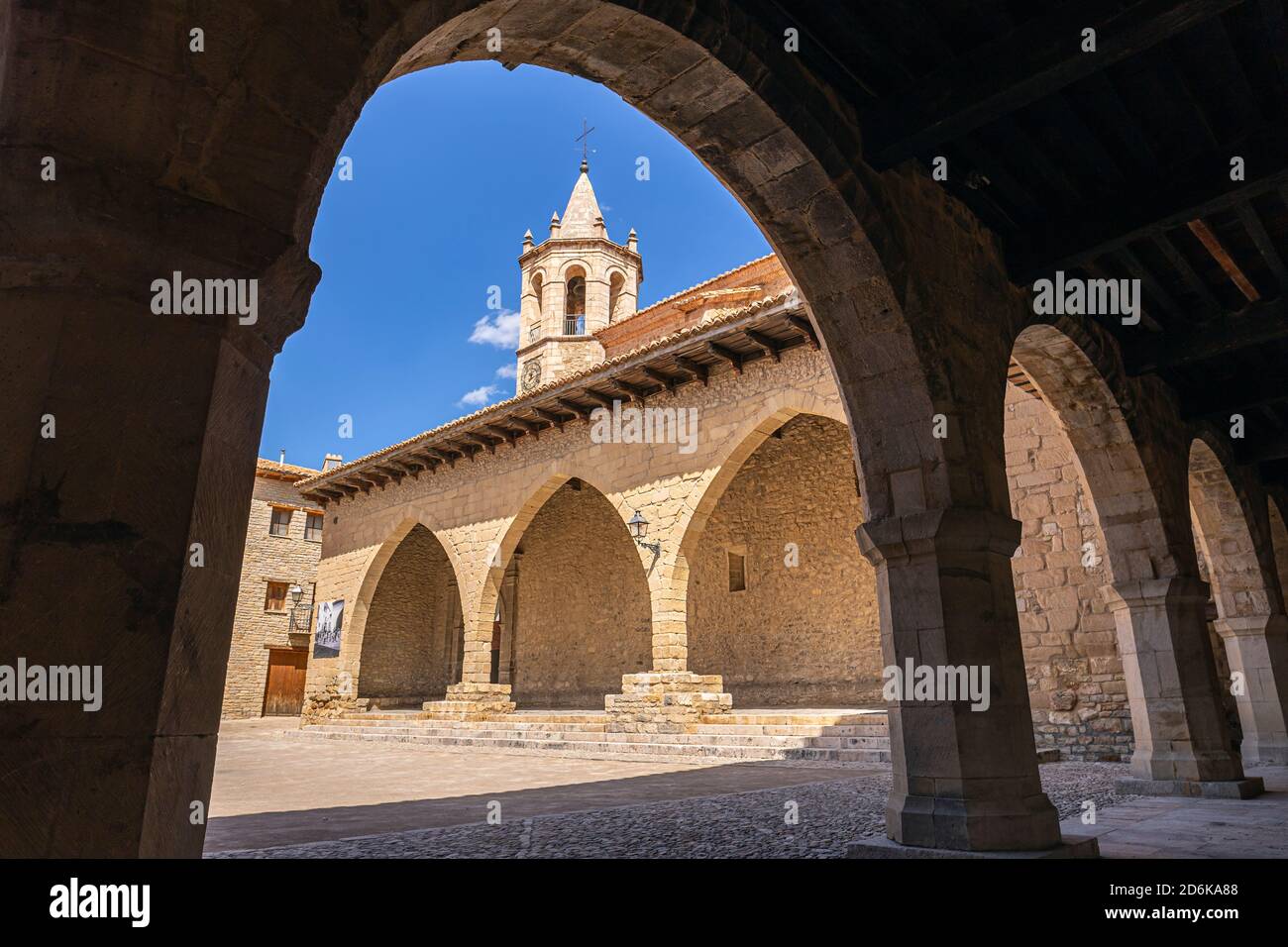 Place de Cristo Rey à Cantavieja, Teruel, Aragon, Espagne Banque D'Images