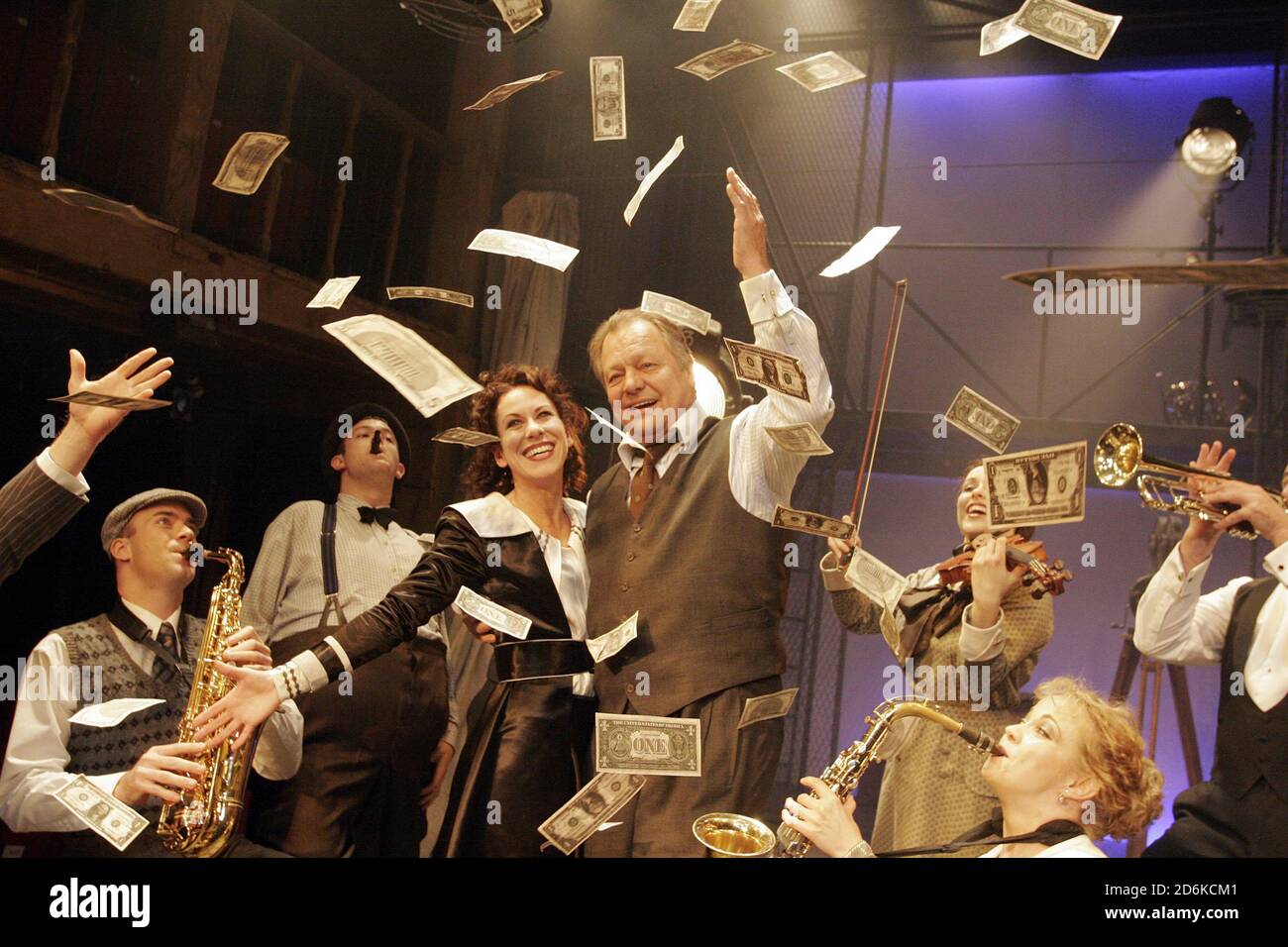 MACK & MABEL Music & Lyrics: Jerry Herman livre: Michael Stewart réalisateur: John Doyle centre: Anna-Jane Casey (Mabel), David Soul (Mack) Watermill Theatre, nr. Newbury, Angleterre 23/05/2005 Banque D'Images