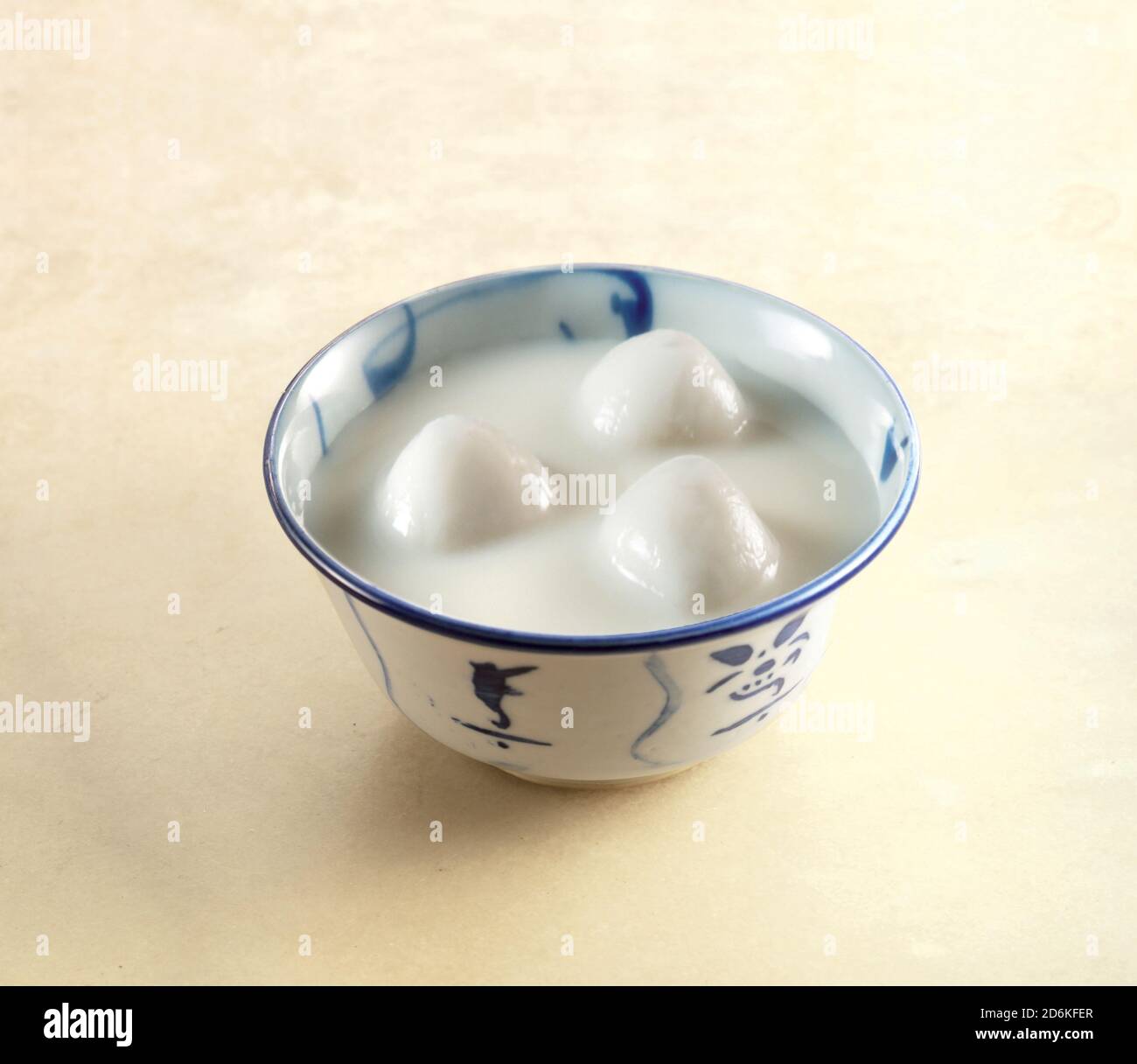 Boule de riz gluante asiatique avec lait de soja Banque D'Images