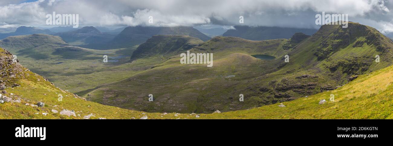 Beinn Dearg et Loch a' Choire Mhoir, avec Beinn Eighe et Liathach à l'arrière, Torridon Forest, Wester Ross, Écosse Banque D'Images