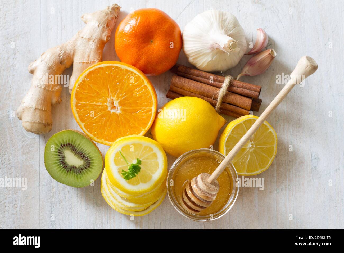 Agrumes, miel et ail comme remèdes maison pour le rhume et la grippe. Concept d'immunité Banque D'Images