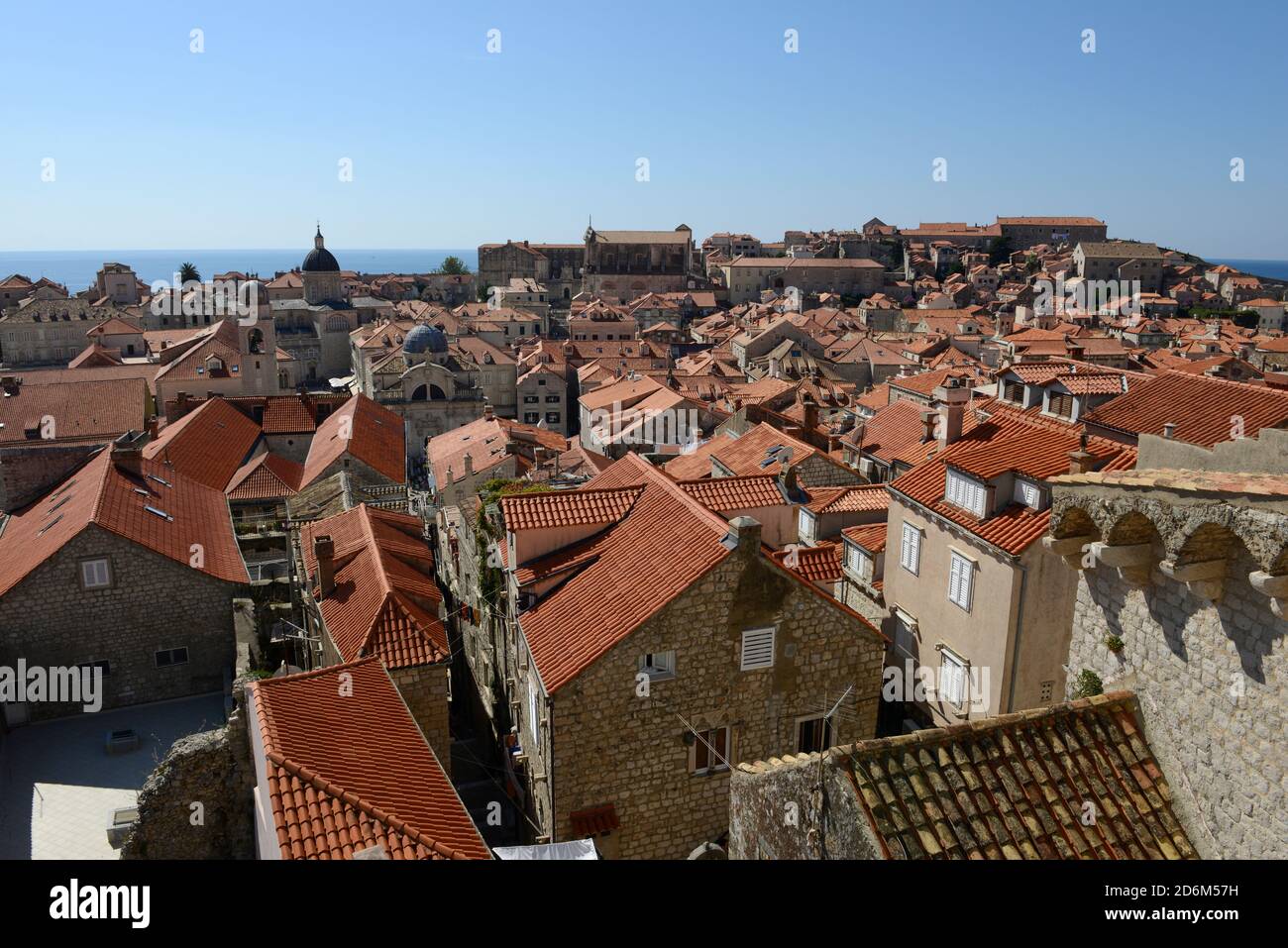 Vue depuis les remparts médiévaux de Dubrovnik Banque D'Images