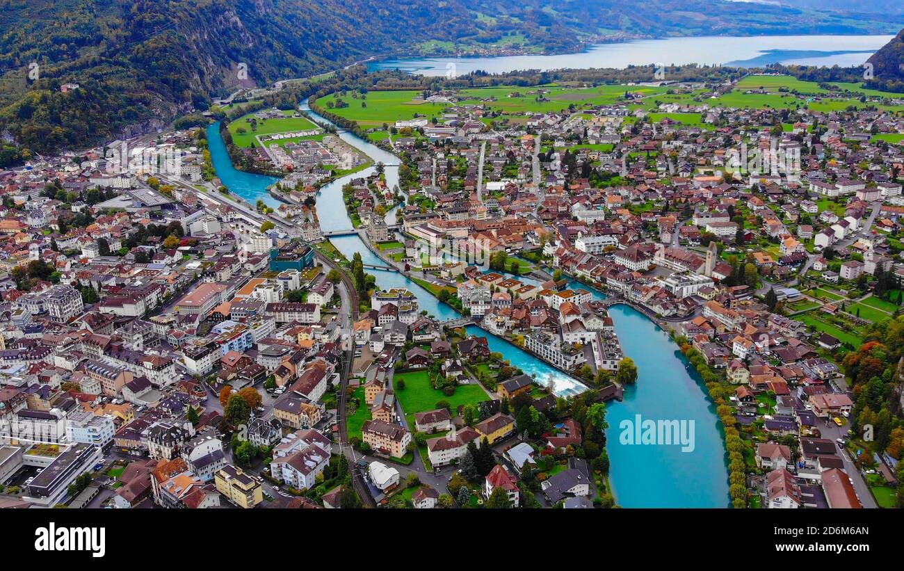 Ville d'Interlaken en Suisse - des images de drone incroyables Banque D'Images
