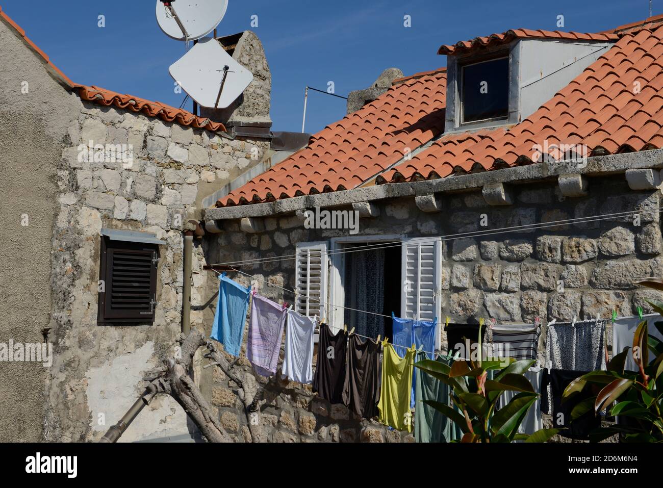 Blanchisserie sur Clothesline dans la vieille ville de Dubrovnik, Croatie Banque D'Images