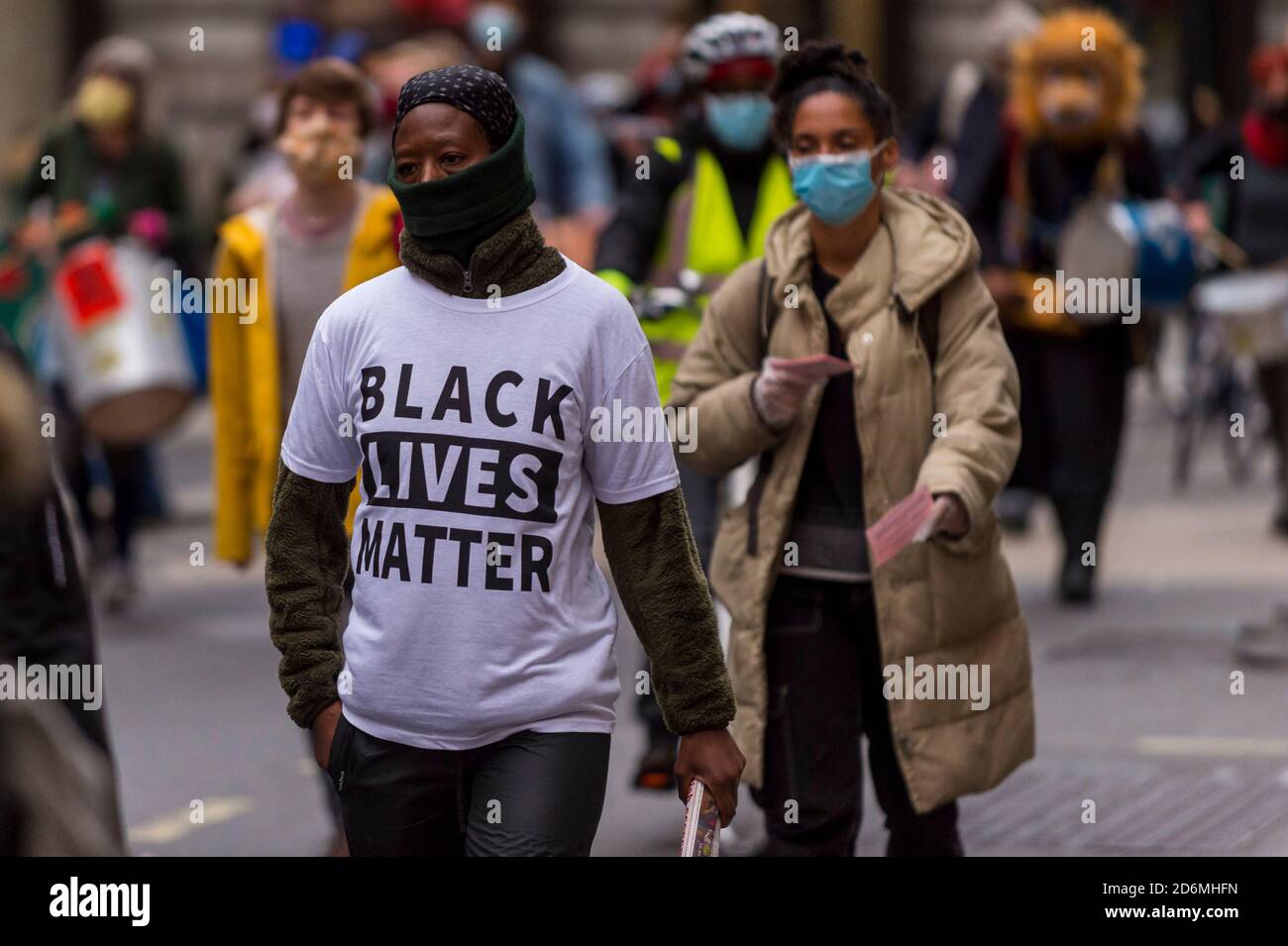 Londres, Royaume-Uni. 18 octobre 2020. Les gens défilent dans Regent Street lors d'une manifestation All Black Lives Matter, tout en exigeant des réformes au Nigeria. Credit: Stephen Chung / Alamy Live News Banque D'Images