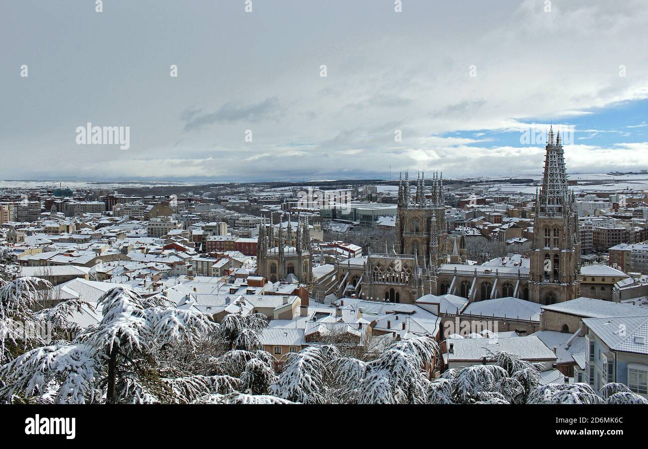 Vues de la catedral de Burgos con nieve Banque D'Images