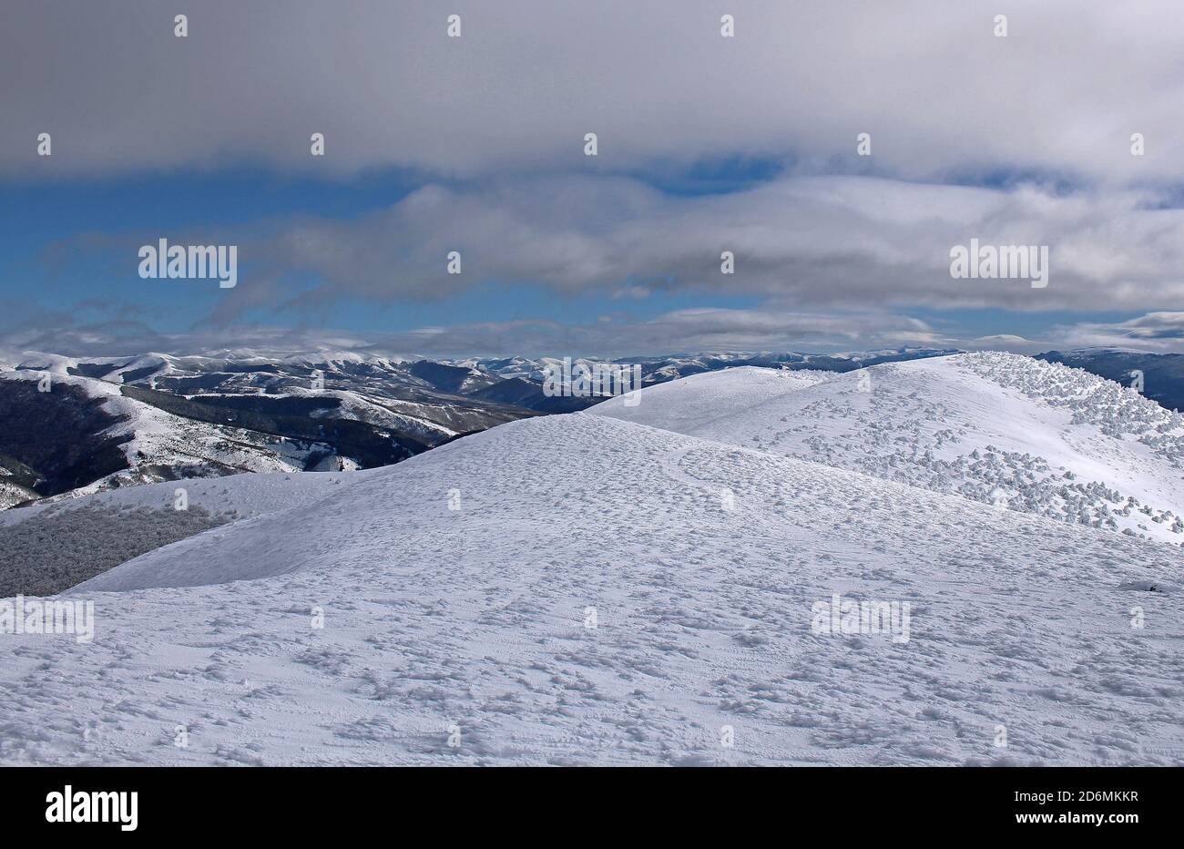 Montañas de Burgos con nieve Banque D'Images