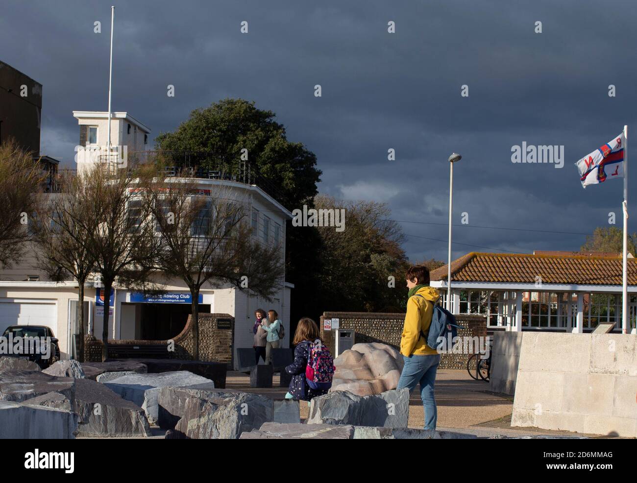 Marche sur la promenade en automne ou en automne Banque D'Images